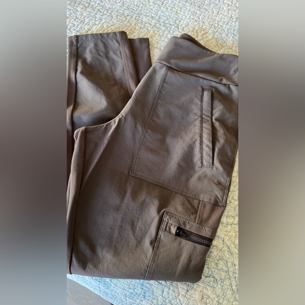 Athleta Headlands Hybrid Cargo Pants Sz 8